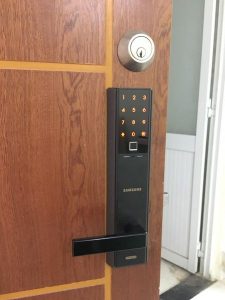 Khóa điện tử Samsung DH538 được lắp đặt cho khách hàng tại chung cư Bông sao, quận 8