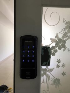 Hình ảnh thực tế của khóa điện tử Samsung SHS-1321