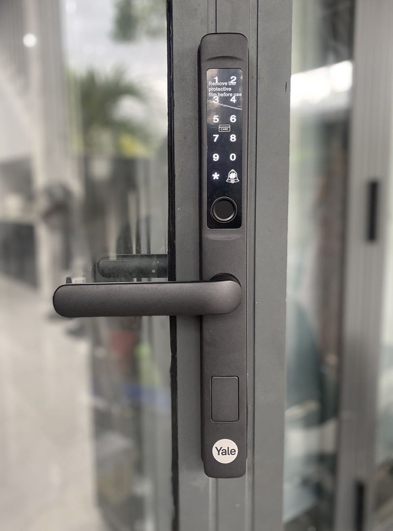 KHÓA CỬA NHÔM YALE YDMA 100NP 6 KHÓA CỬA NHÔM YALE YDMA 100NP